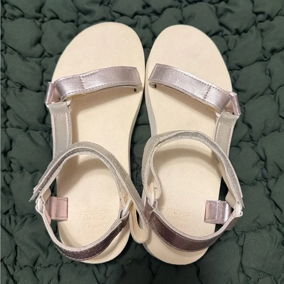 Women’s Teva Platform Sandals - Picture 3 of 5